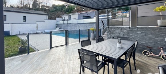 5 bedrooms House in Saint-Genest-Lerpt, France No. 196132 3