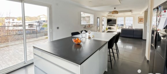 5 bedrooms House in Saint-Genest-Lerpt, France No. 196132 25