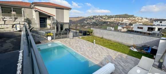 5 bedrooms House in Saint-Genest-Lerpt, France No. 196132 20