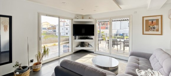 5 bedrooms House in Saint-Genest-Lerpt, France No. 196132 5