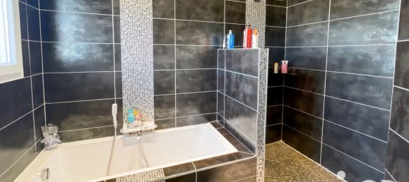 5 bedrooms House in Saint-Genest-Lerpt, France No. 196132 12