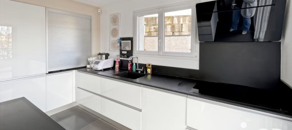 5 bedrooms House in Saint-Genest-Lerpt, France No. 196132 7