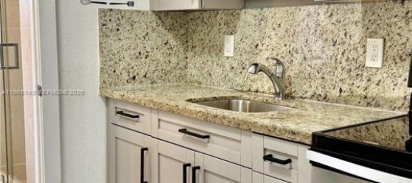 2 dormitorios apartamento en alquiler en Miami, Miami-Dade, Florida, USA № 614369 2