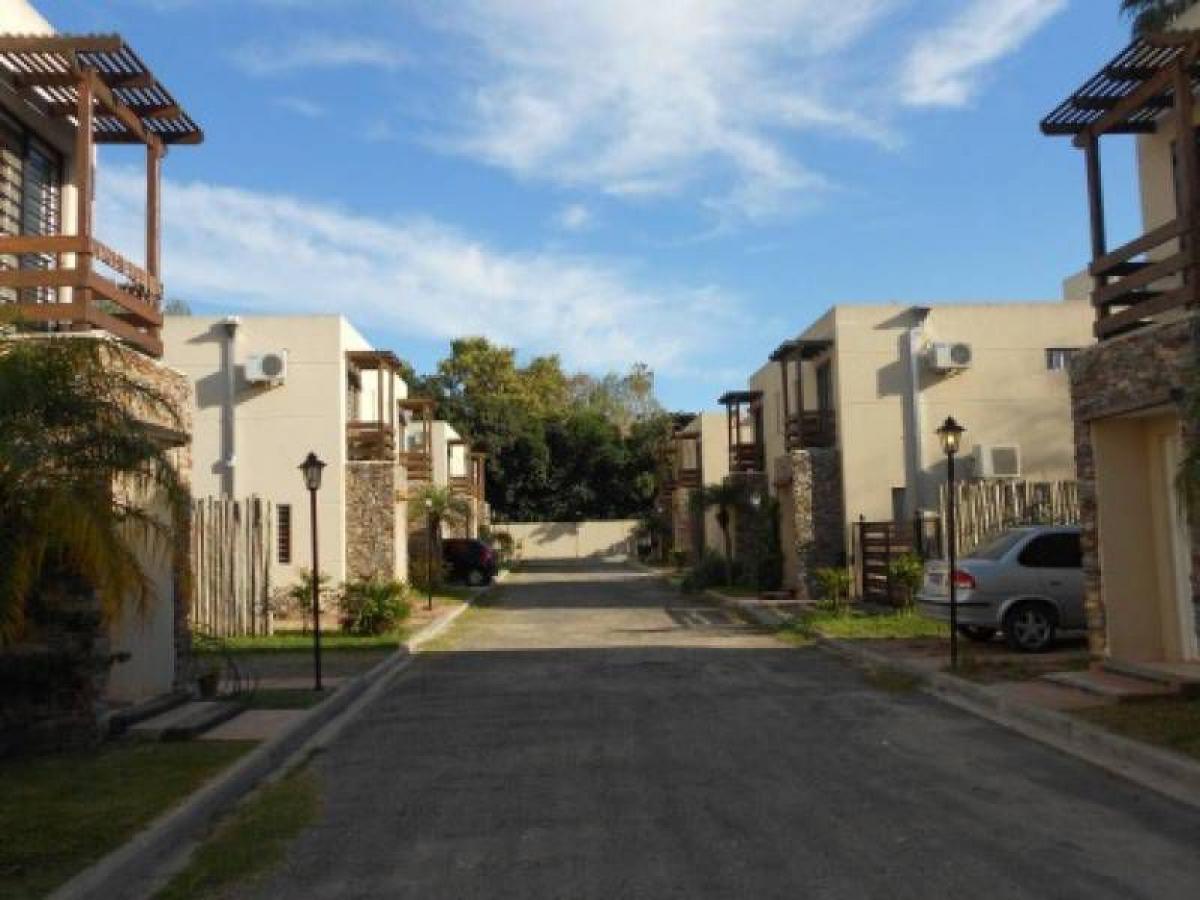 2 bedrooms House in Malvinas Argentinas, Argentina No. 57021