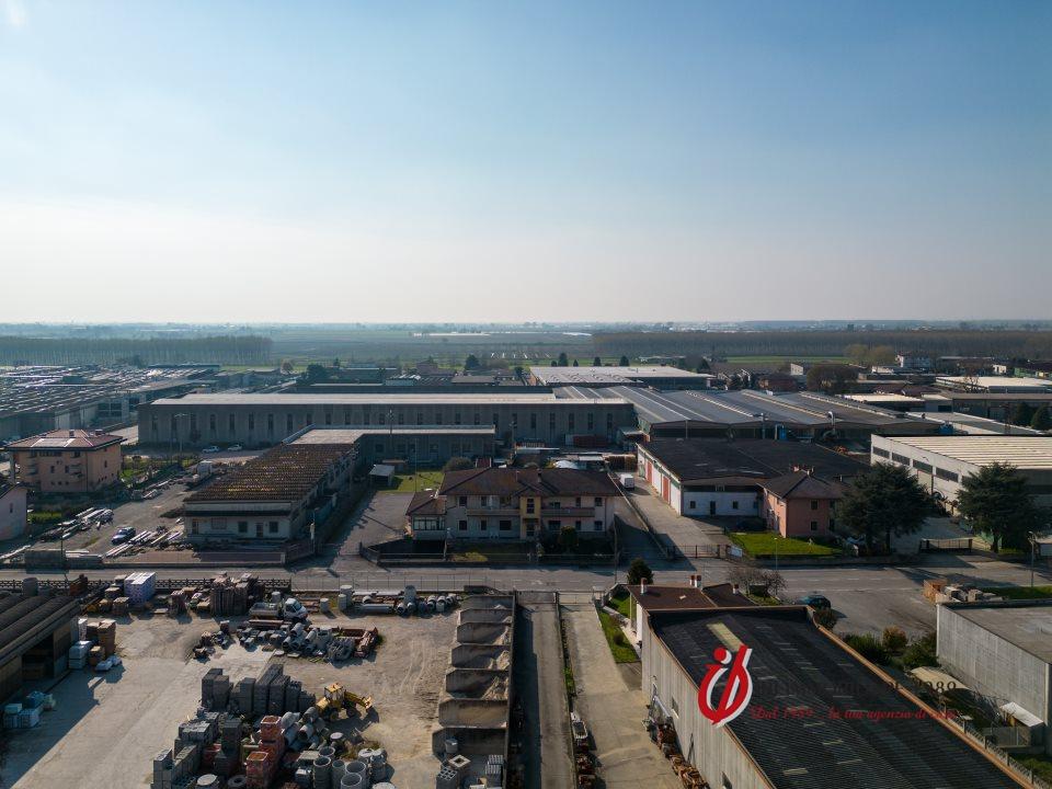 10 rooms Apartment in Isola della Scala, Italy No. 26328