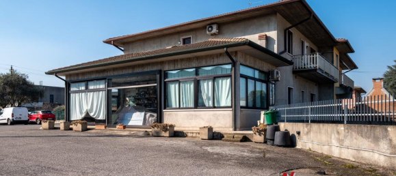 10 rooms Apartment in Isola della Scala, Italy No. 26328 37