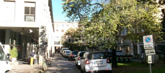 Oficina de 2 habitaciónes en Ferrara, Italy No. 131243 21