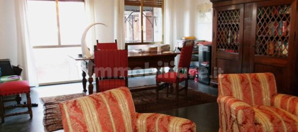 Oficina de 2 habitaciónes en Ferrara, Italy No. 131243 2