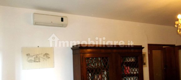 Oficina de 2 habitaciónes en Ferrara, Italy No. 131243 6