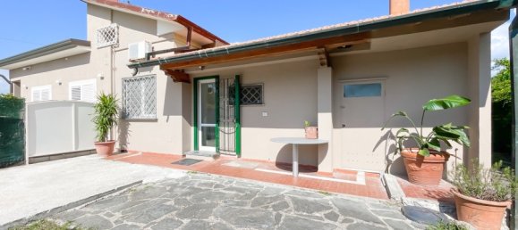 2 bedrooms House in Viareggio, Italy No. 371831 2