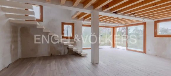 9 rooms Villa in Venice, Italy No. 130985 2