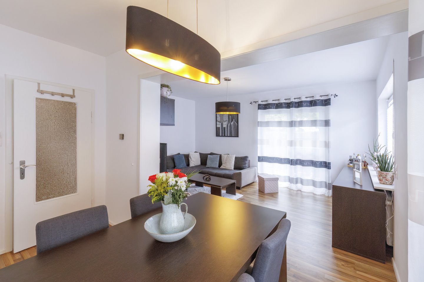 Apartamento de 3 dormitorios en Stuttgart, Germany No. 44607