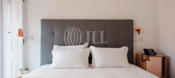 438m² Building in Porto, Portugal No. 54222 12