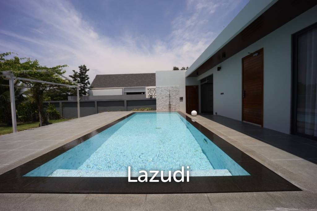 4 bedrooms Villa in Bang Lamung, Thailand No. 23508