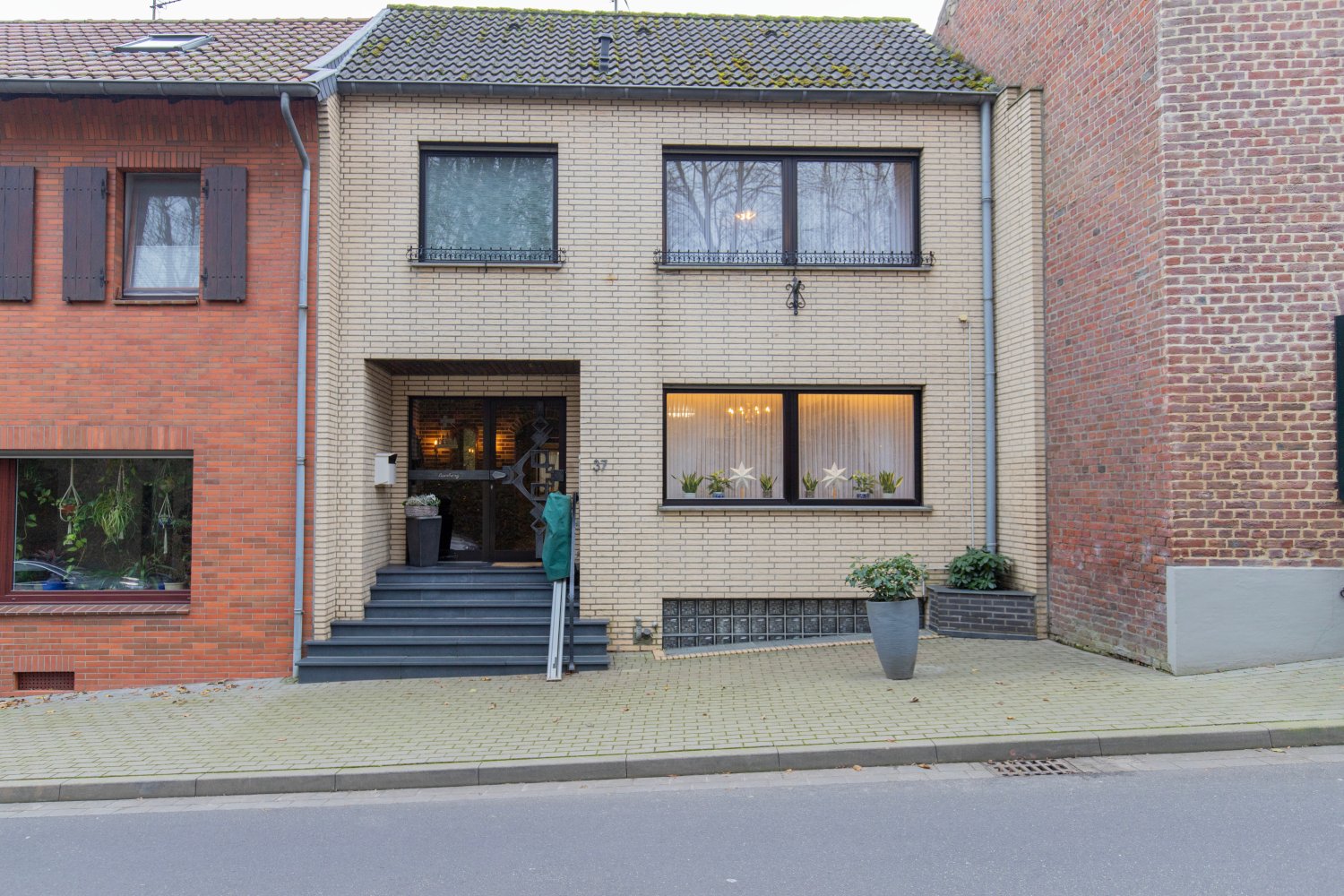 Casa de 4 habitaciónes en Heinsberg, Germany No. 169083