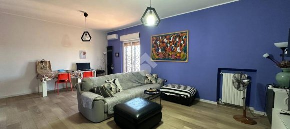 Apartamento de 4 dormitorios en Bari, Italy No. 267713 4