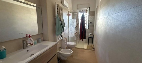 Apartamento de 4 dormitorios en Bari, Italy No. 267713 18