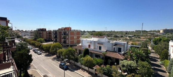 Apartamento de 4 dormitorios en Bari, Italy No. 267713 34