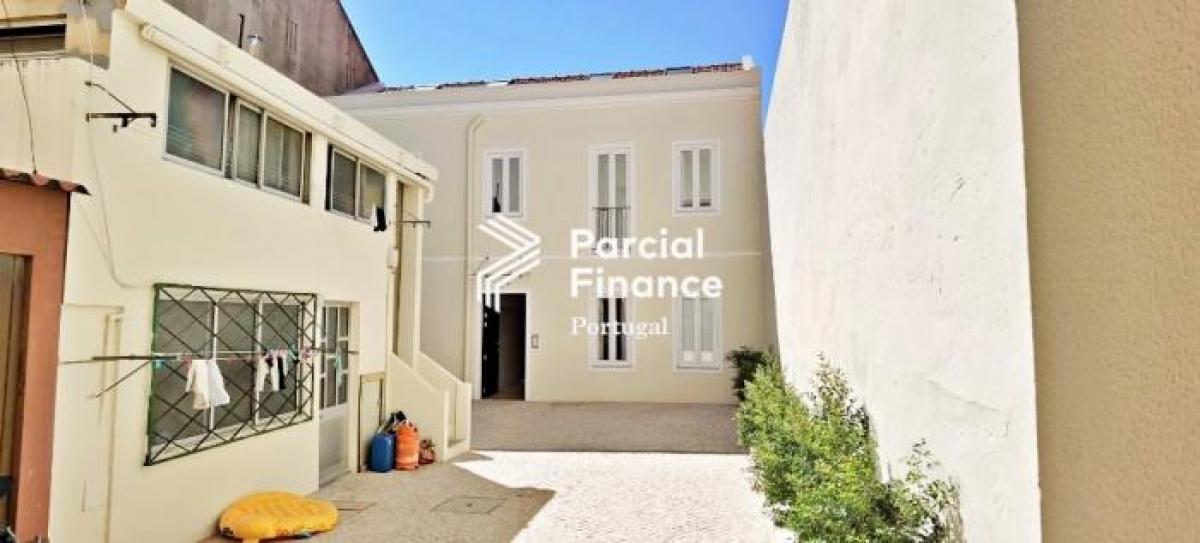 Studio in Lisbon, Portugal No. 4764