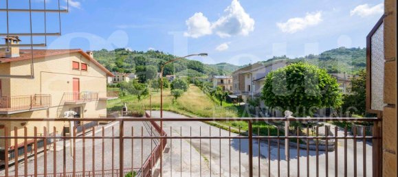 2 bedrooms Apartment in Gubbio, Italy No. 305613 3