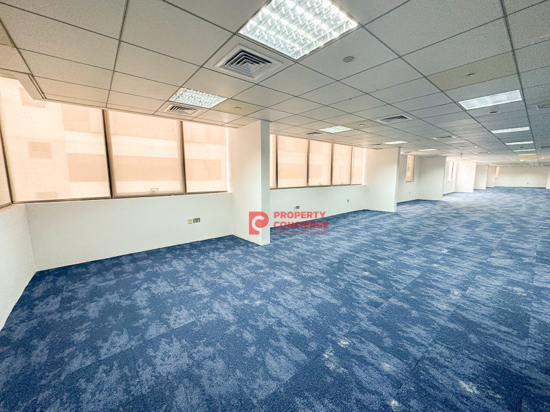 Oficina en Dubai Investment Park, UAE 1301 m² No. 42561