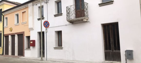 Gebäude in Adria, Italy 570m², Nr. 15975 2