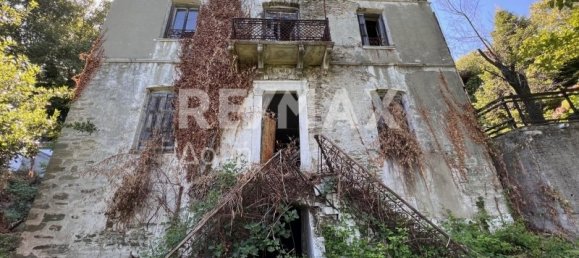 366m² Commercial property in Mouresi, Greece No. 758 3