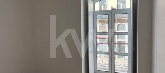 3 bedrooms Apartment in Lisbon, Portugal No. 10776 5