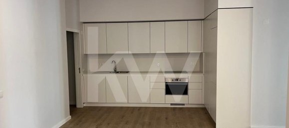 3 bedrooms Apartment in Lisbon, Portugal No. 10776 3