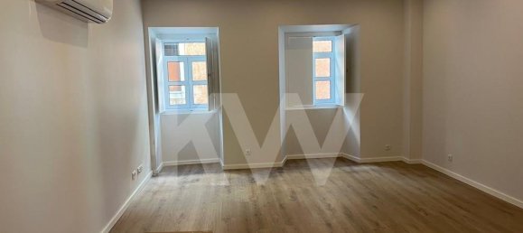 3 bedrooms Apartment in Lisbon, Portugal No. 10776 6