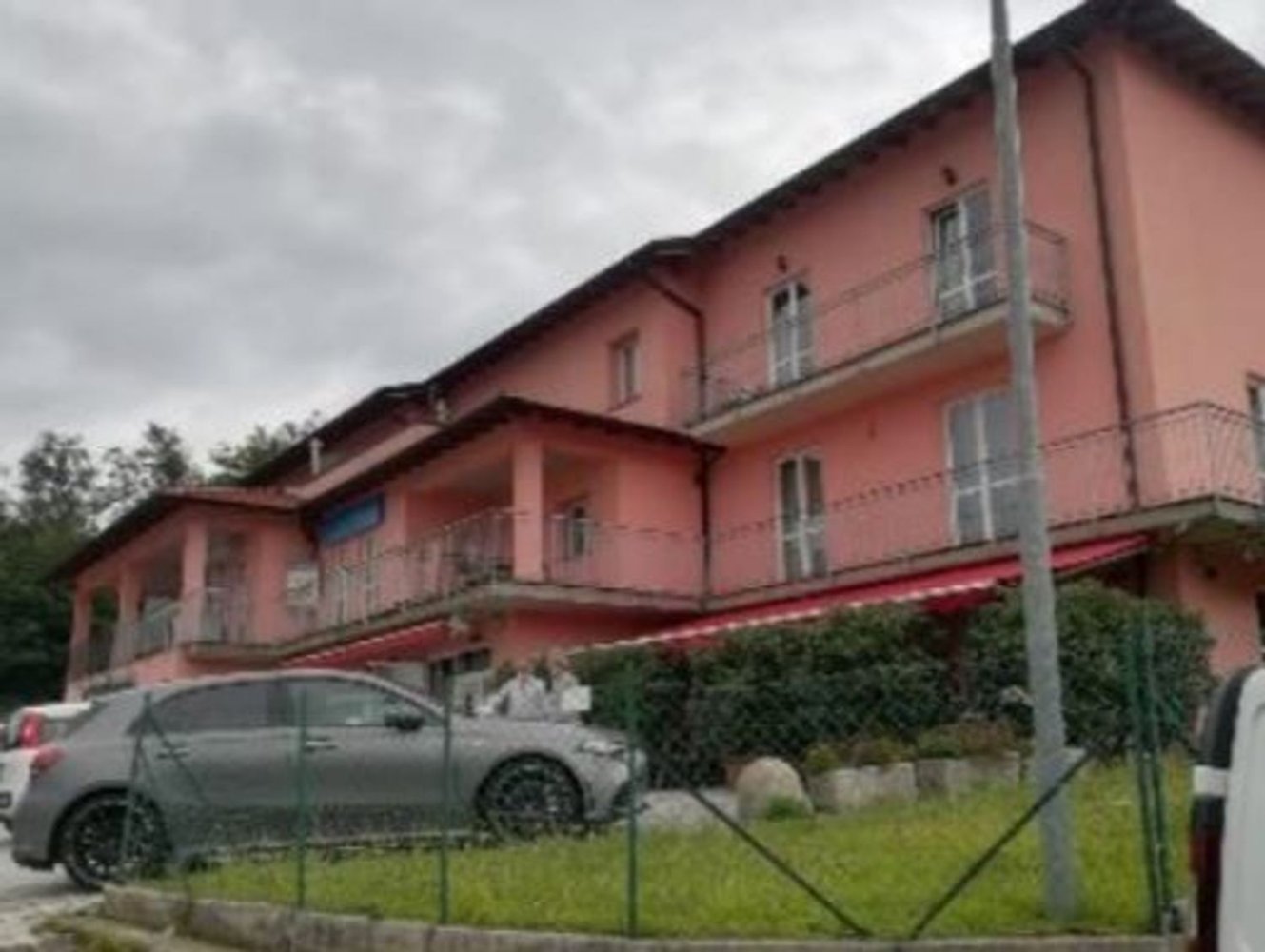 80m² Office in Cugliate-Fabiasco, Italy No. 364877