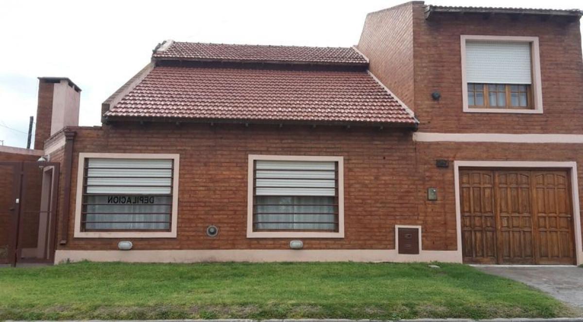 Casa de 3 dormitorios en Buenos Aires, Argentina No. 69757