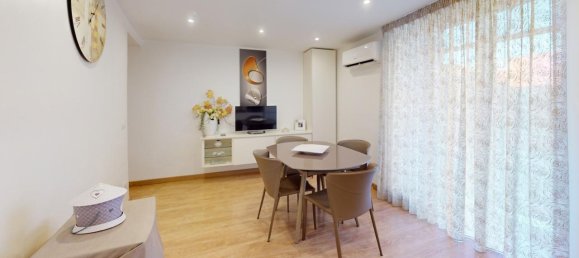 4 rooms Apartment in Naples, Italy No. 1785 2