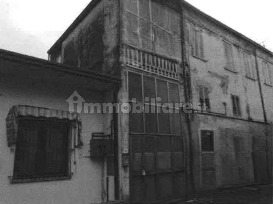 1 room Commercial property in Riva del Po, Italy No. 285716