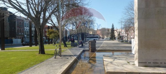 197m² Commercial property in Povoa de Varzim, Portugal No. 38826 2