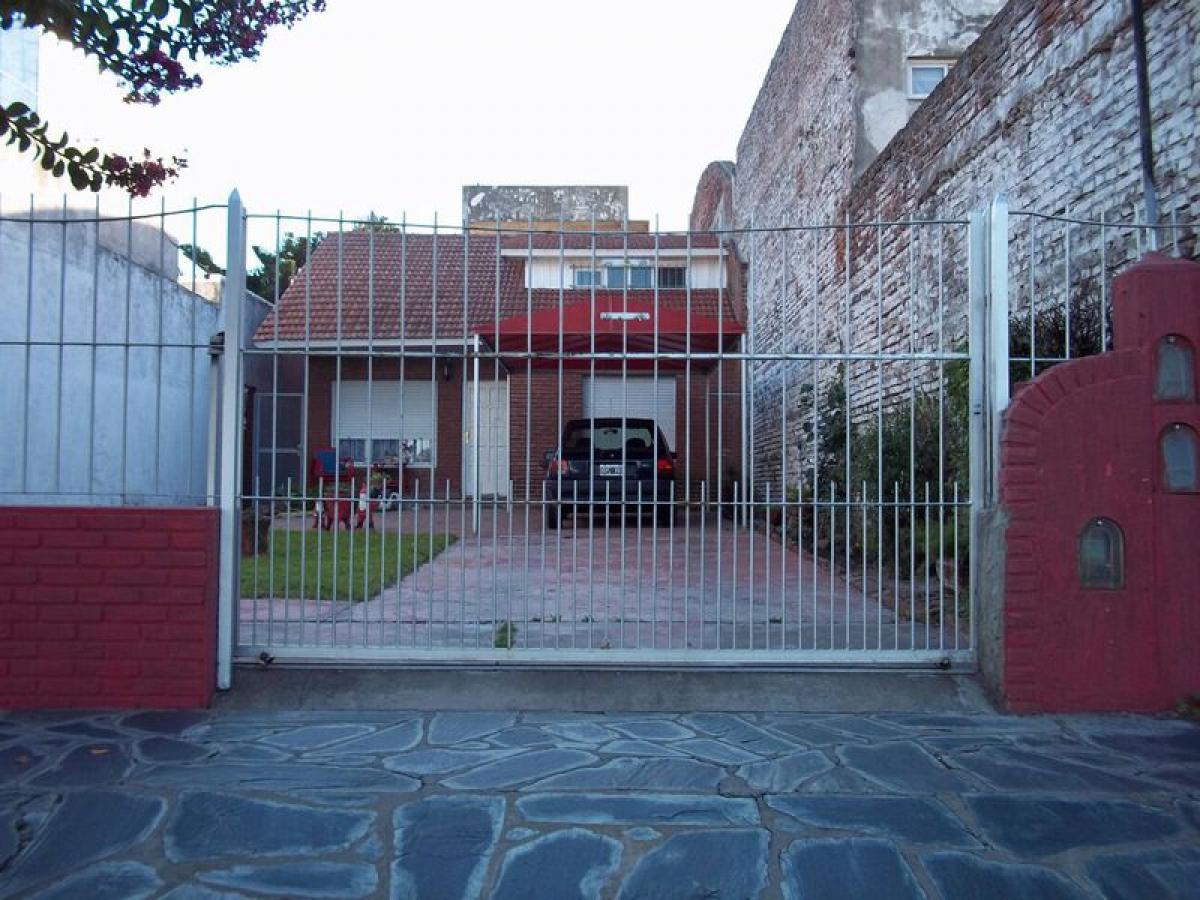 3 bedrooms House in Mar del Plata, Argentina No. 80137