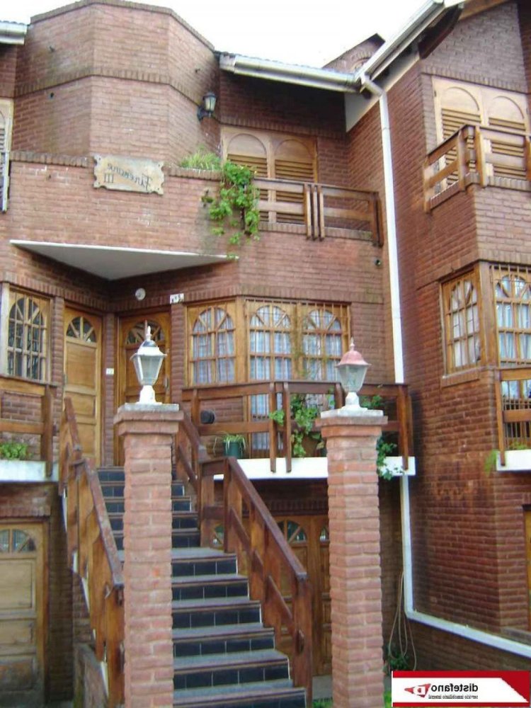 4 bedrooms House in Mar del Plata, Argentina No. 70720