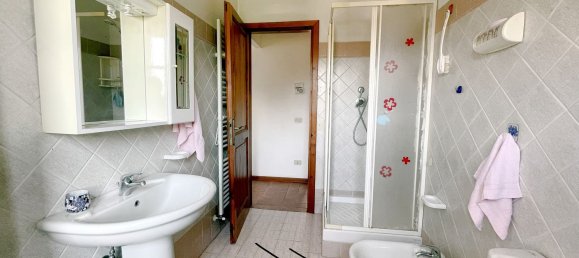 3 bedrooms Apartment in Barga, Italy No. 318794 6