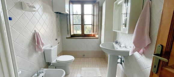 3 bedrooms Apartment in Barga, Italy No. 318794 5