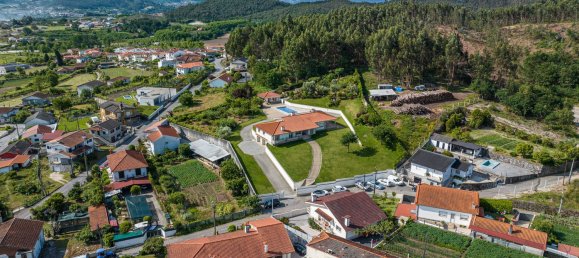 Дом с 4 спальнями в Гимарайнш, Португалия № 178753 44