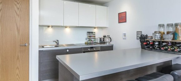 2 bedrooms Apartment in London, United Kingdom No. 13954 2