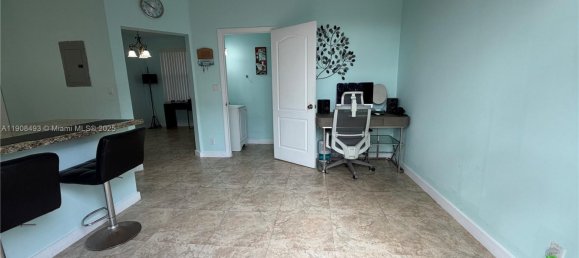 3 Schlafzimmer Doppelhaus in Miami, USA, Nr. 614263 9