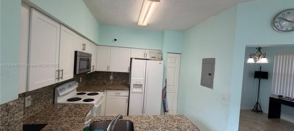 3 Schlafzimmer Doppelhaus in Miami, USA, Nr. 614263 12
