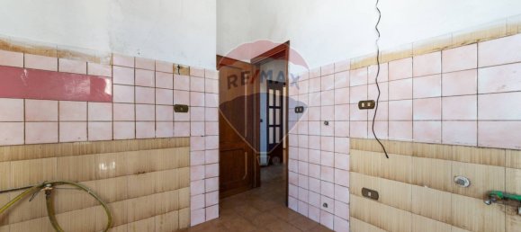 Дом с 9 комнатами в Монтеварки, Италия № 262065 3