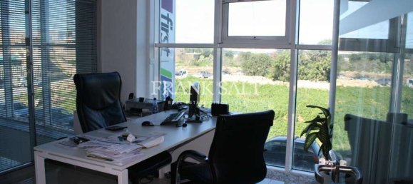 Bureau à Luqa, Malta 570m² No. 11847 4