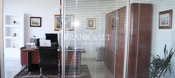 Bureau à Luqa, Malta 570m² No. 11847 2
