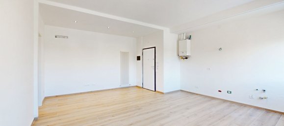 3 bedrooms Apartment in Maranello, Italy No. 370531 2