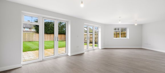 3 bedrooms House in Crawley, United Kingdom No. 1002 22