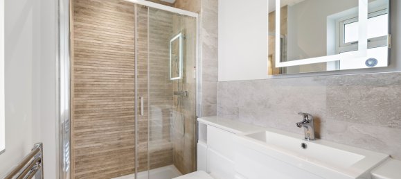 3 bedrooms House in Crawley, United Kingdom No. 1002 32