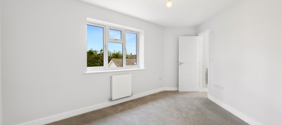 3 bedrooms House in Crawley, United Kingdom No. 1002 7